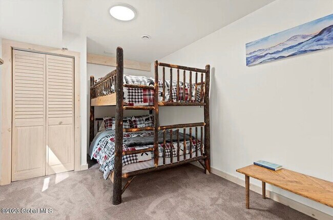 Building Photo - 374 Middle Rd