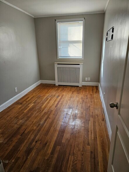 Building Photo - 1648 E 55th St