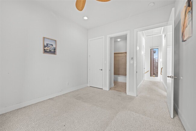 Building Photo - 2417 Charleston St