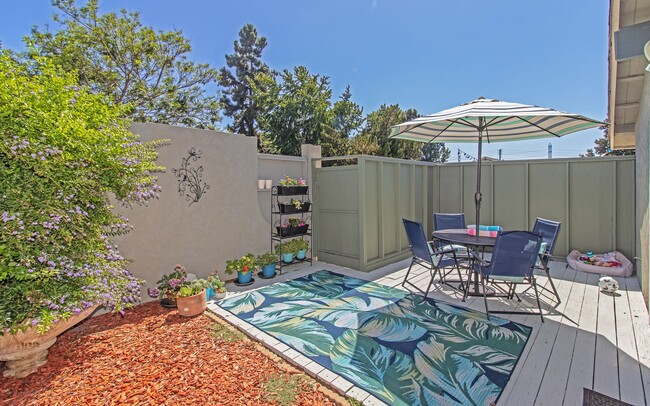 Building Photo - Stunning Saltillo Tiled Single Story Condo in Oceanside!