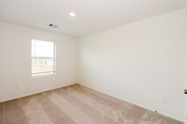 Building Photo - 202 Alder Laurels Cv