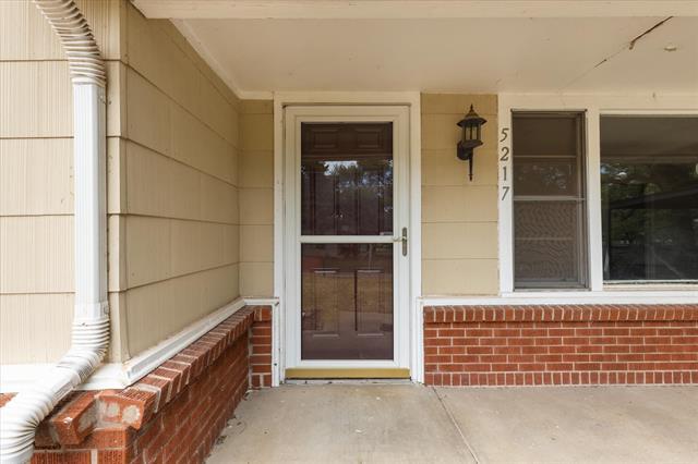 Building Photo - 5217 Deavers Ln