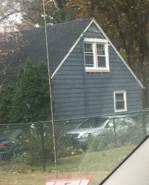 Building Photo - 70 Pitt St