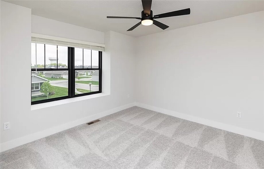 Building Photo - 2833 SW Prairie Trail Pky