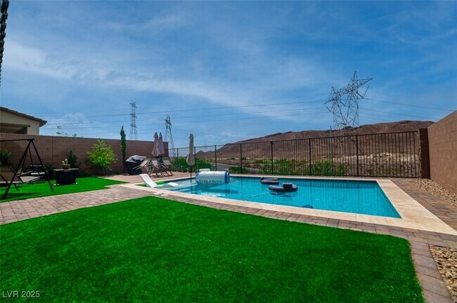 Building Photo - 111 Verde Rosa Dr