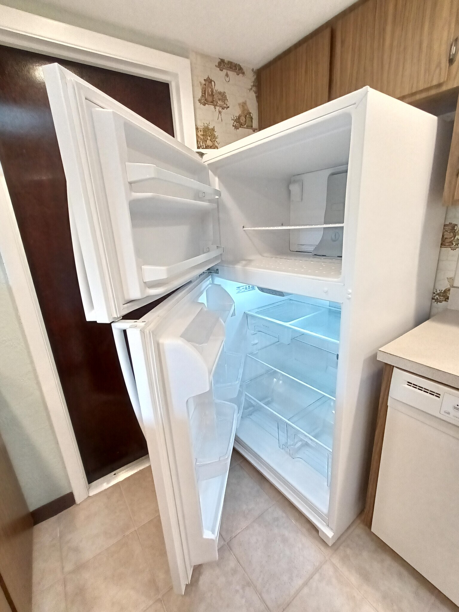 Refrigerator - 818 Hand Ave