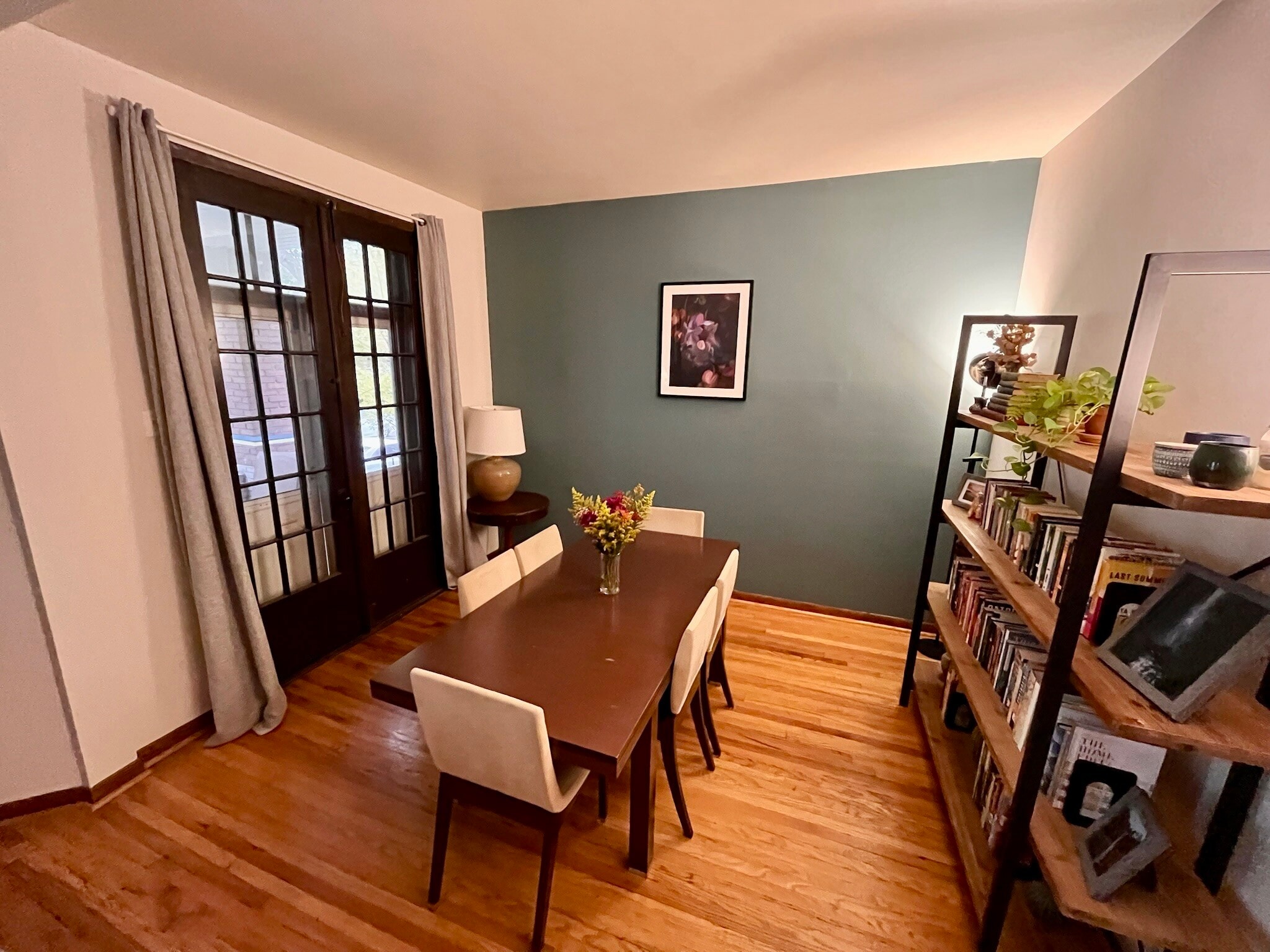 Building Photo - 906 N Oakley Blvd