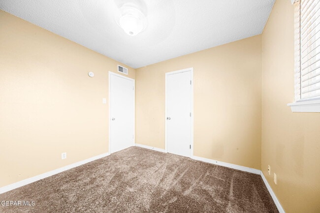 Building Photo - 5656 Kensington Cir