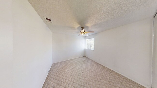 Building Photo - Peacock Valley HOA 2 Bedroom 1 Bathroom  5...