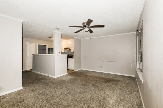 Building Photo - Fantastic 3bd/1.5ba home! Let yourself in!