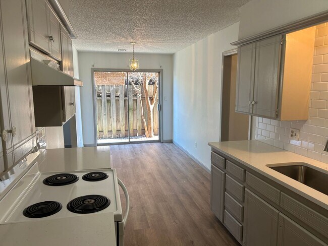 Building Photo - * * * $250 Move-in Special * * * Charming 2-Bedroom / 2-Bathroom Home! * * * $250 Move-in Special...