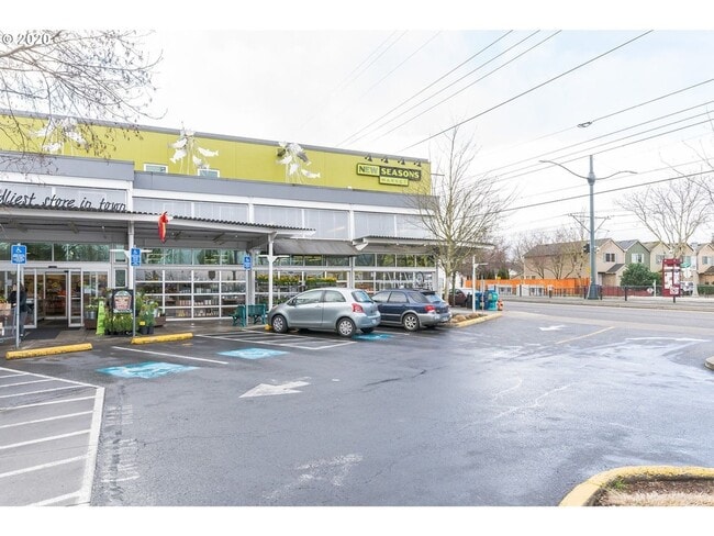 Building Photo - 6426 N Maryland Ave