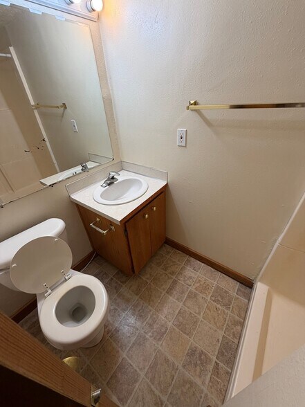 Building Photo - 426 N 500 E