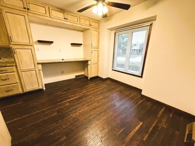 Building Photo - 4 bedroom home with 2 Garages, Finished Basement & Fenced Yard