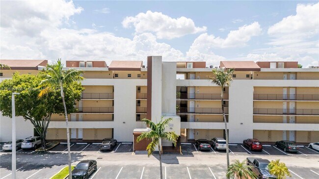 Building Photo - 8870 Fontainebleau Blvd