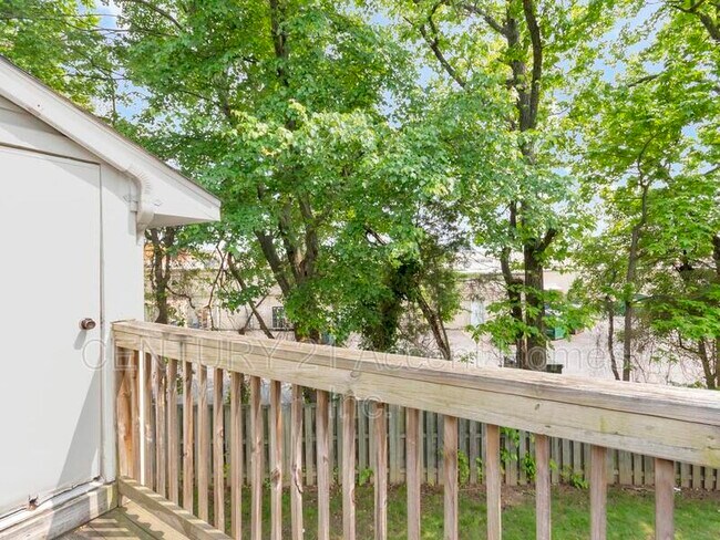 Building Photo - 8647 Beekman Pl