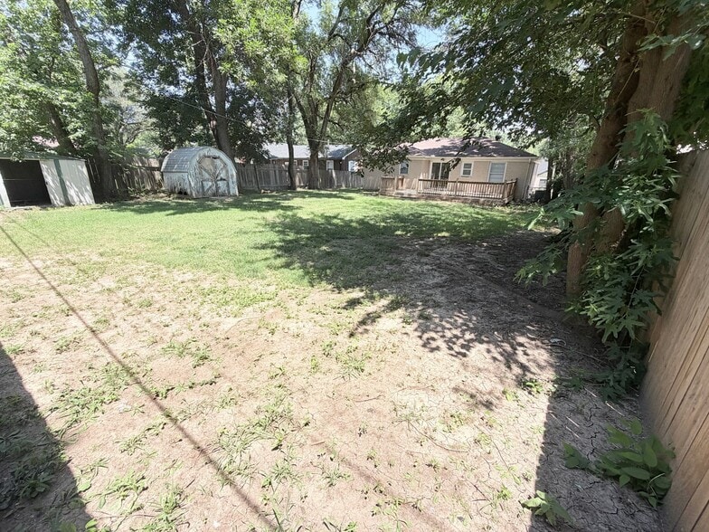 Building Photo - 1825 Drollinger St