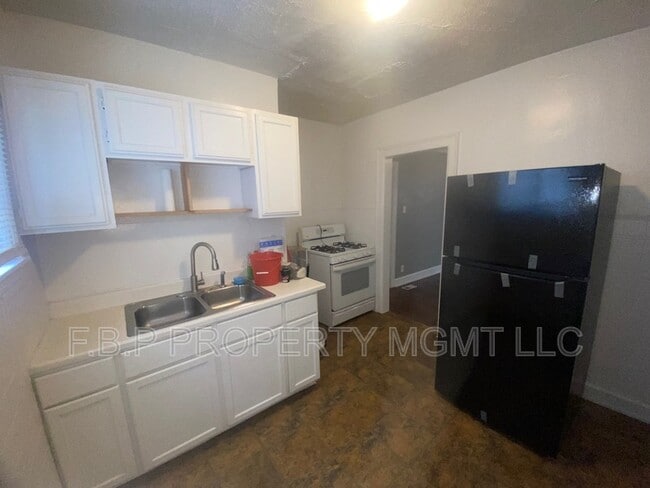Building Photo - 3831 Waverly St
