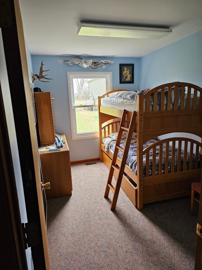 Building Photo - 724 Petite Lake Rd