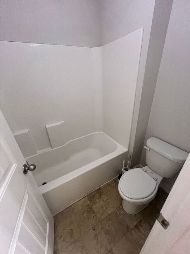 Building Photo - Beautiful 4-Bedroom Home with Gourmet Kitchen and Spacious Master Suite in Swim/Tennis Community