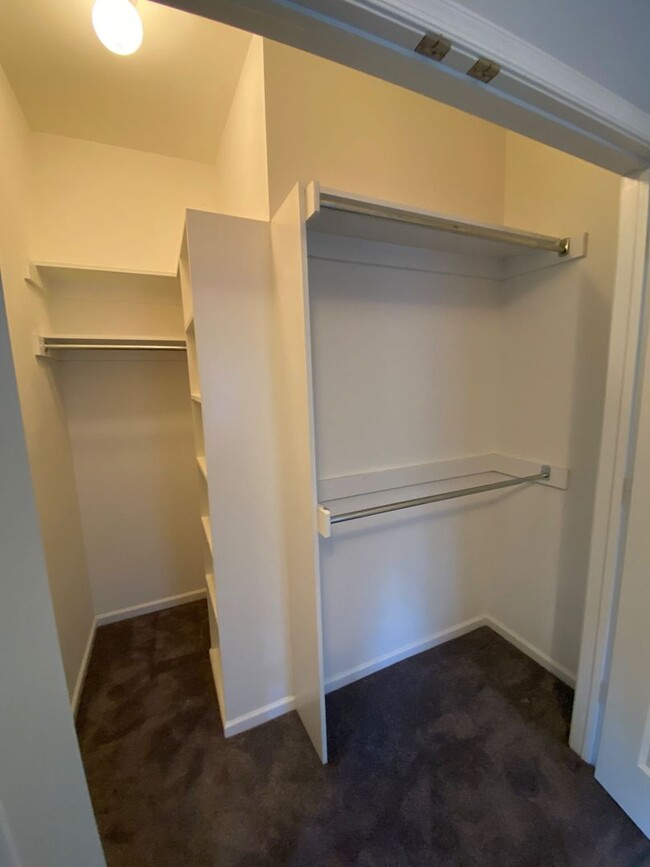 Building Photo - Rent Special Alert! Move in by 01/15 and e...