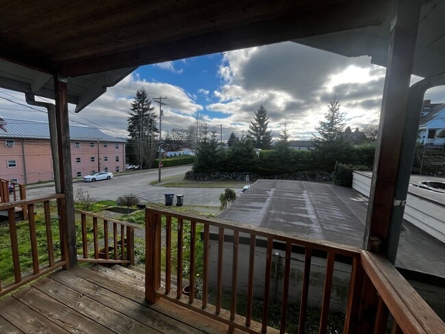 Building Photo - Downtown Bremerton Charmer