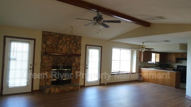 Building Photo - 1389 Pawnee St