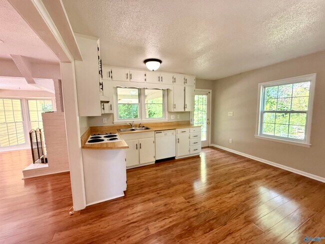 Building Photo - 12027 Chicamauga Trail SE