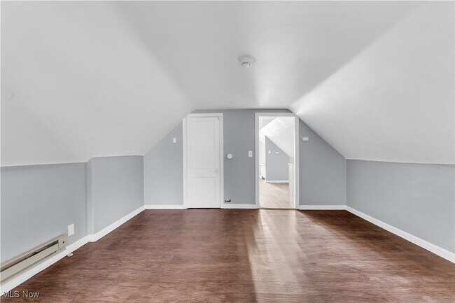 Building Photo - 14614 Glendale Ave