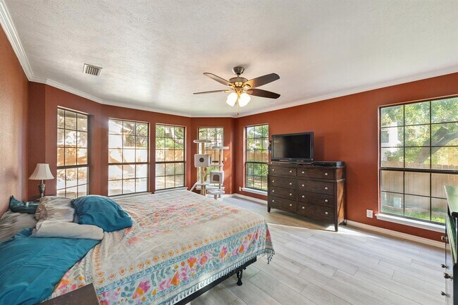 Building Photo - 5704 Sam Houston Cir