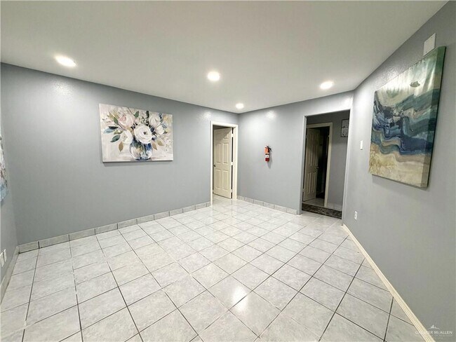 Building Photo - 404 N 16th St