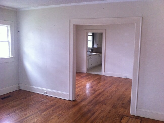 Building Photo - 160 20th St NE