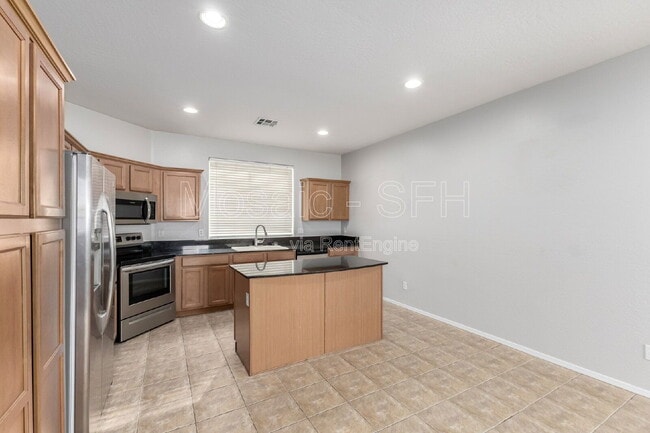 Building Photo - 18545 W Paseo Way