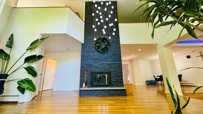 Building Photo - 96 Old Pascack Rd