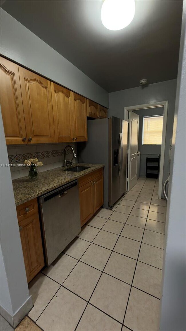 Building Photo - 3731 NE 12th Terrace