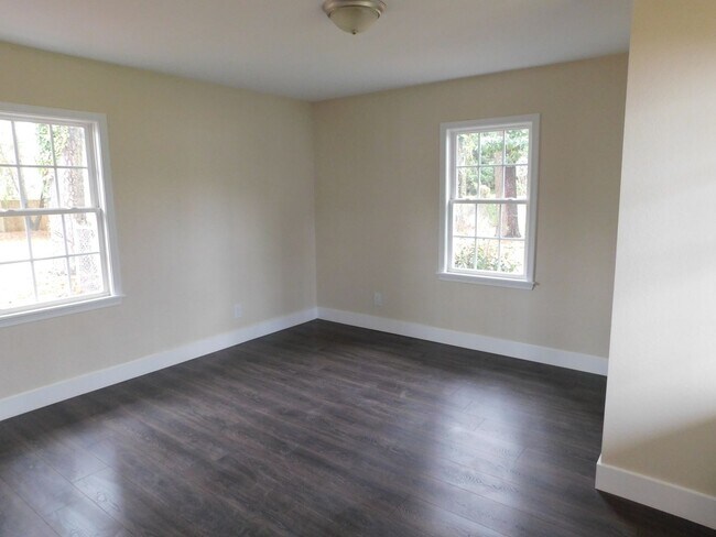 Building Photo - Completely Renovated 3 bed, 2bath home