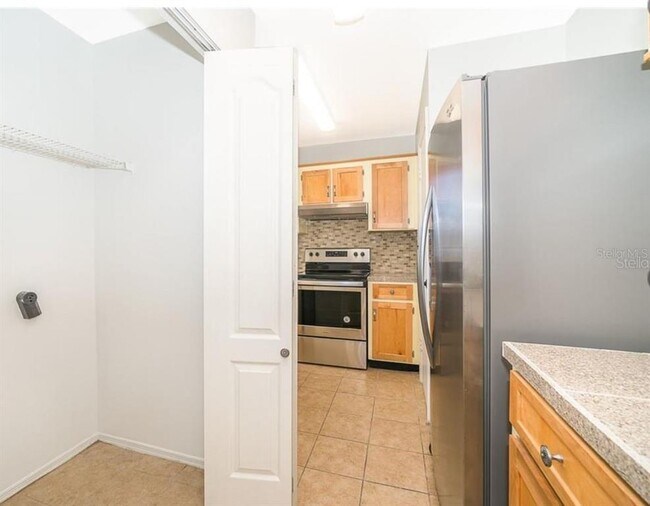 Building Photo - 4261 Pershing Pointe Pl
