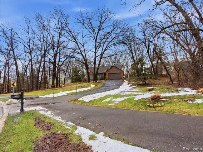 Building Photo - 4495 Maybee Rd