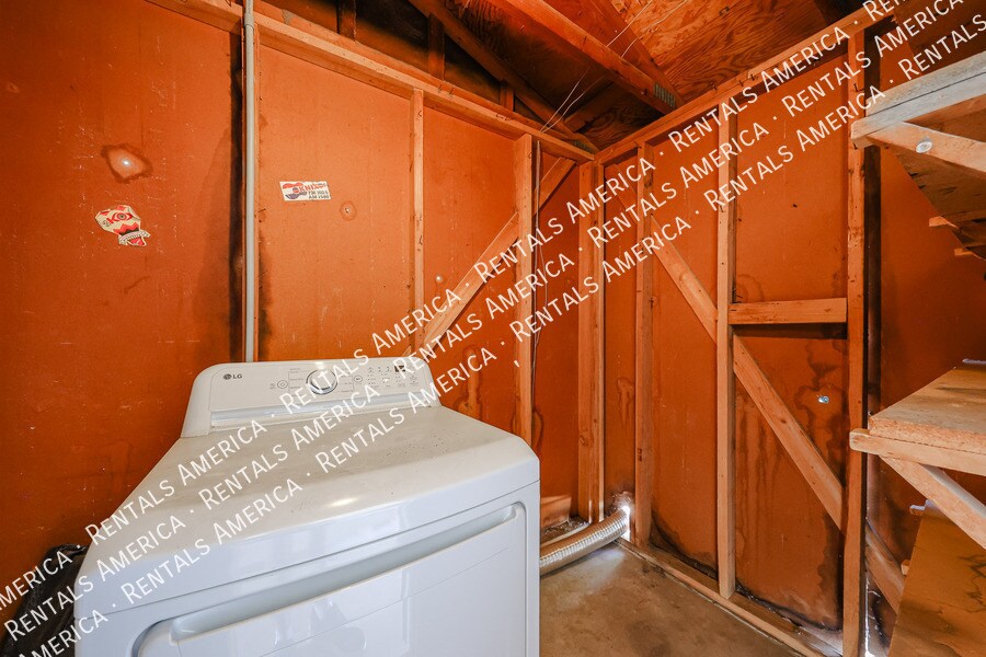 Building Photo - 3550 E Voltaire Dr