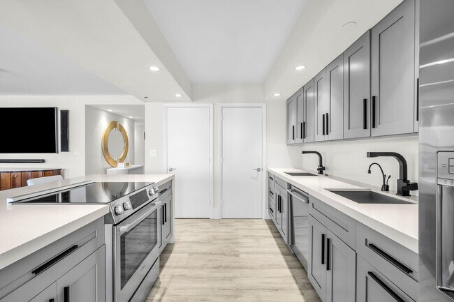 Building Photo - 3115 S Ocean Blvd