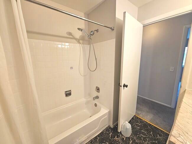 Building Photo - 573 Greystone Ln