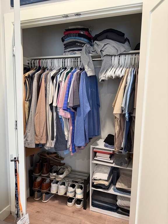 Building Photo - 415 E 7th St