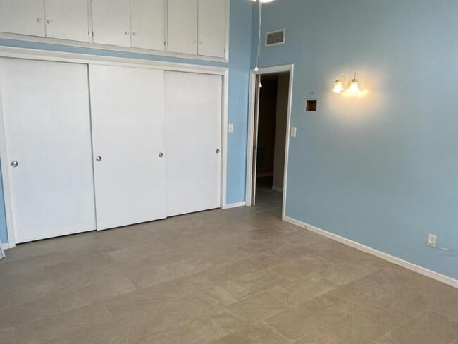 Building Photo - 25 Golfview Cir NE