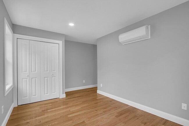 Building Photo - 74 Smith St