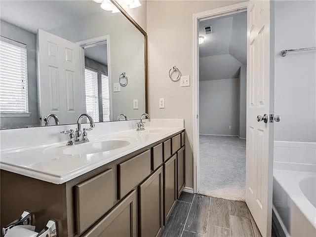 Building Photo - 10420 Matador Dr
