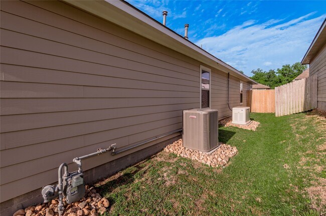 Building Photo - 133 Bates Ct