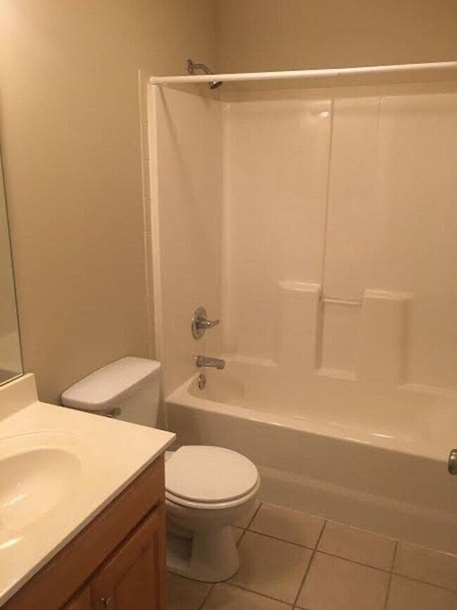 Building Photo - Perfect 3 bed 3.5 bath great school district!!