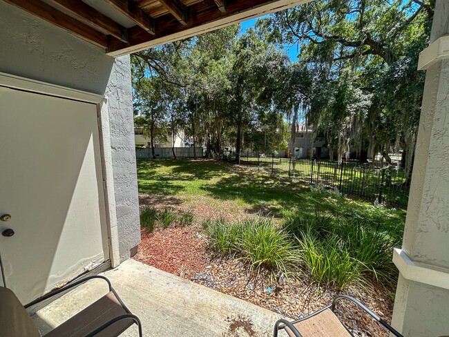 Building Photo - Windsor Park #1118 - On several bus routes to UF