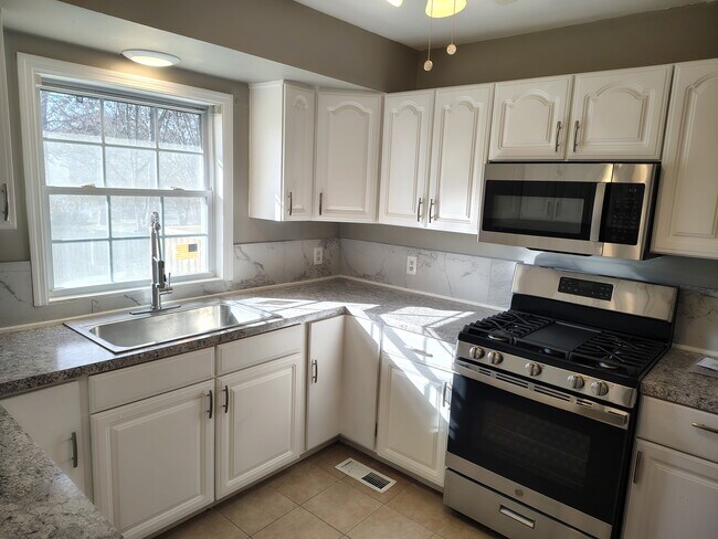 Building Photo - 2805 Big Bend Dr