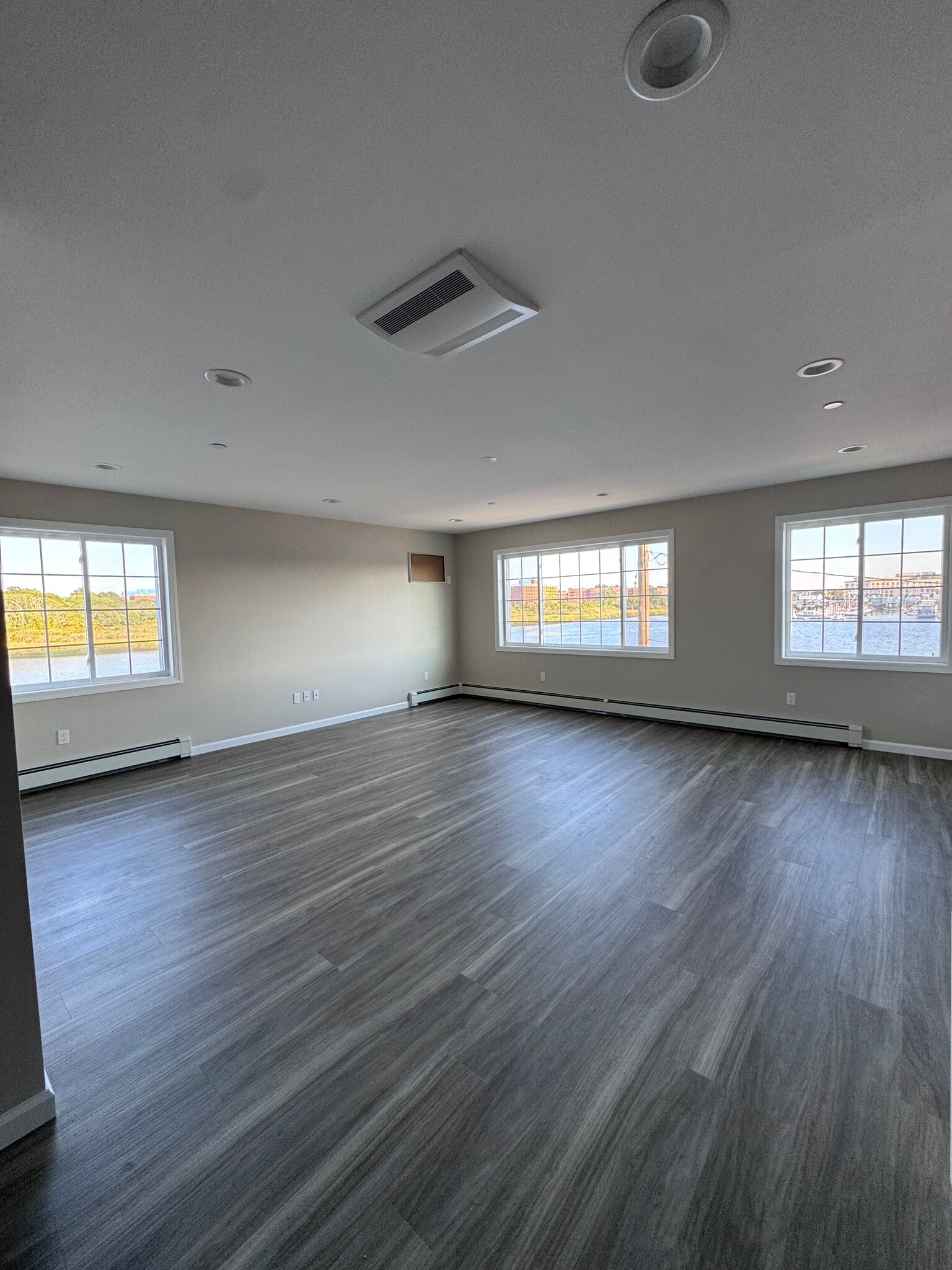 Building Photo - 6204 Hillmeyer Rd
